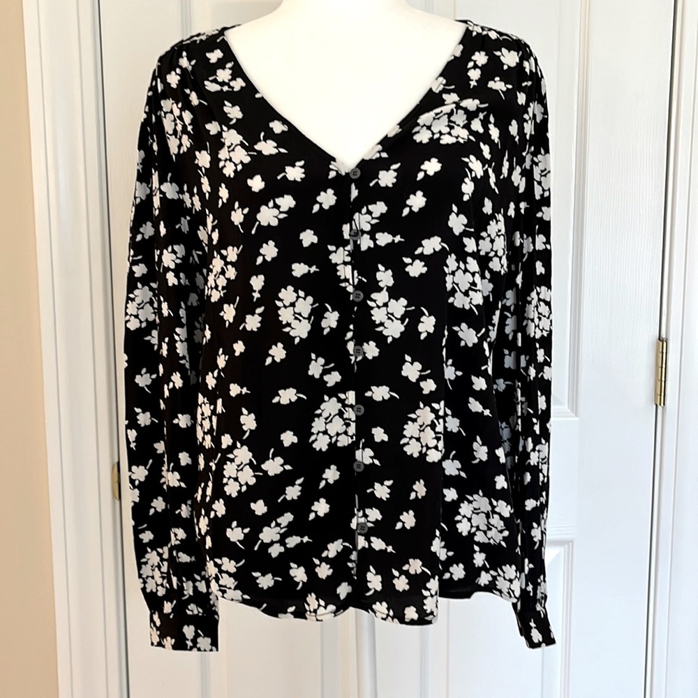 LOFT Button Front V-neck Blouse
